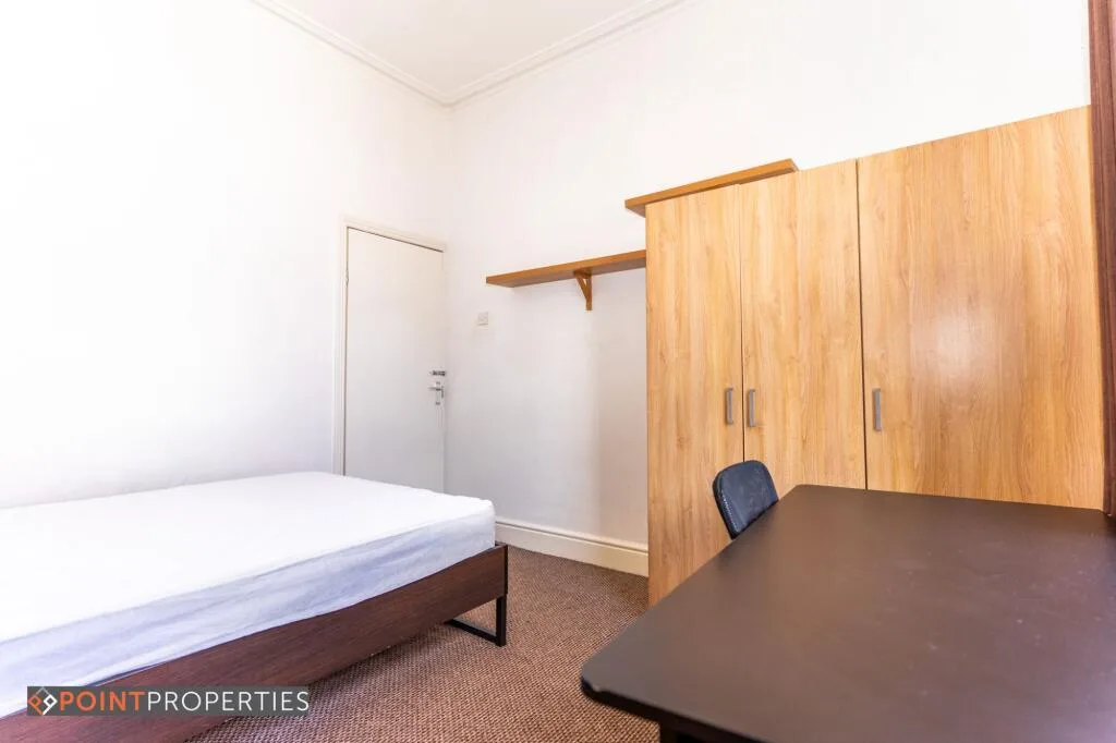 5 bedroom terraced house for rent