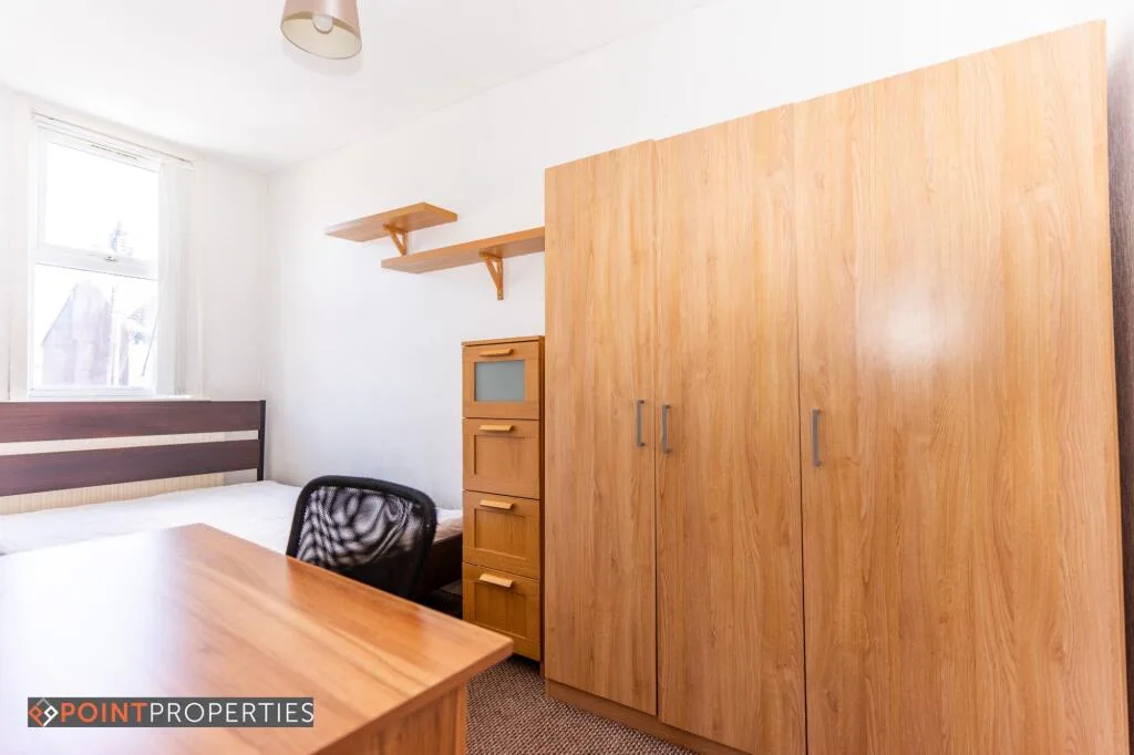 5 bedroom terraced house for rent