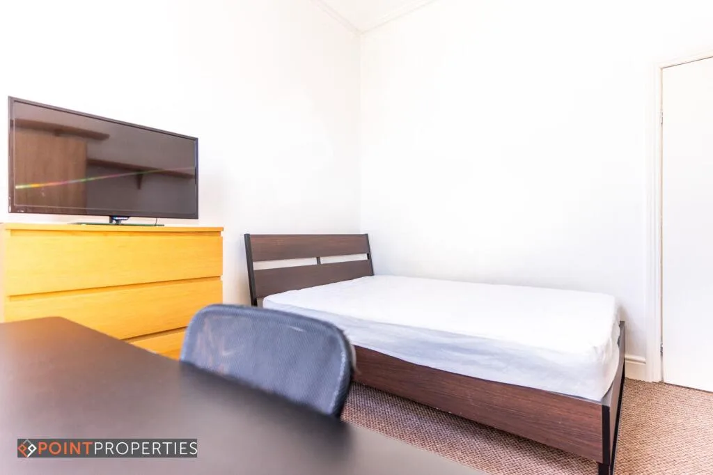 5 bedroom terraced house for rent