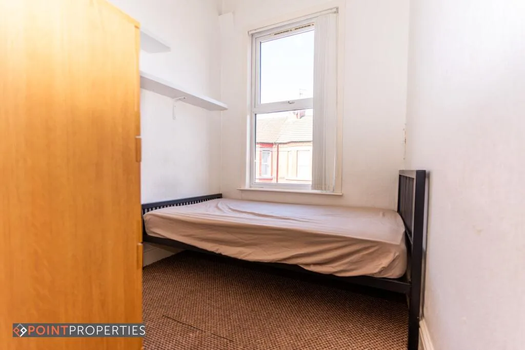 5 bedroom terraced house for rent