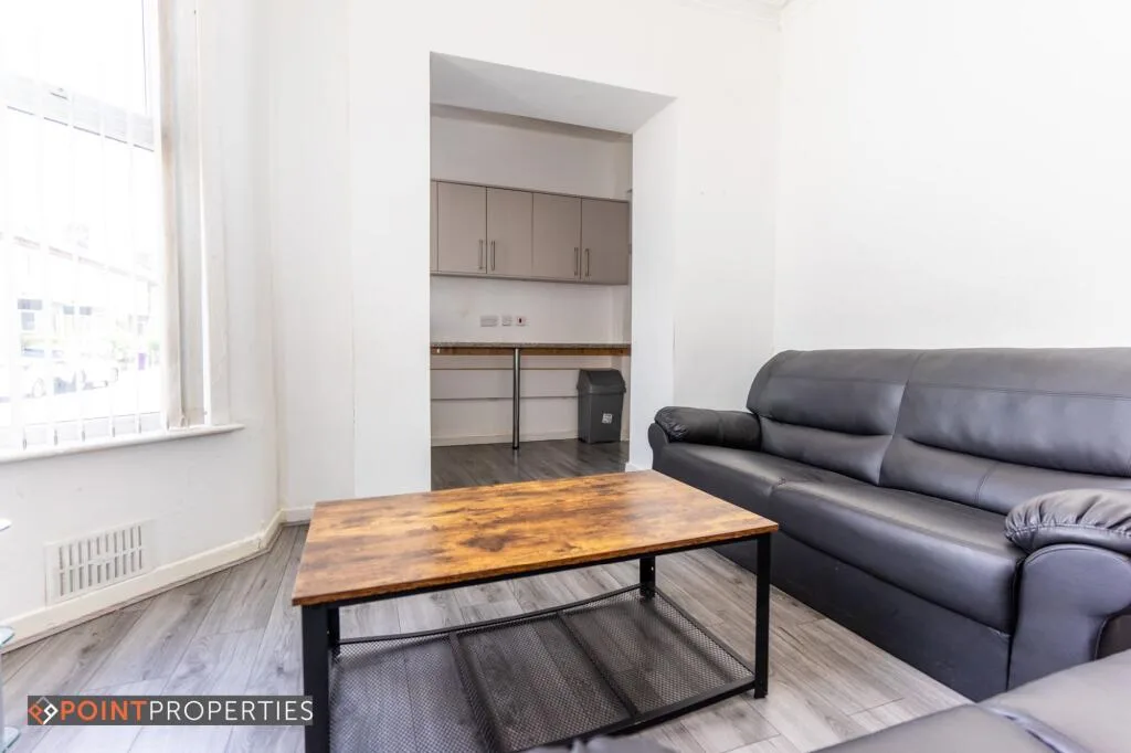 5 bedroom terraced house for rent