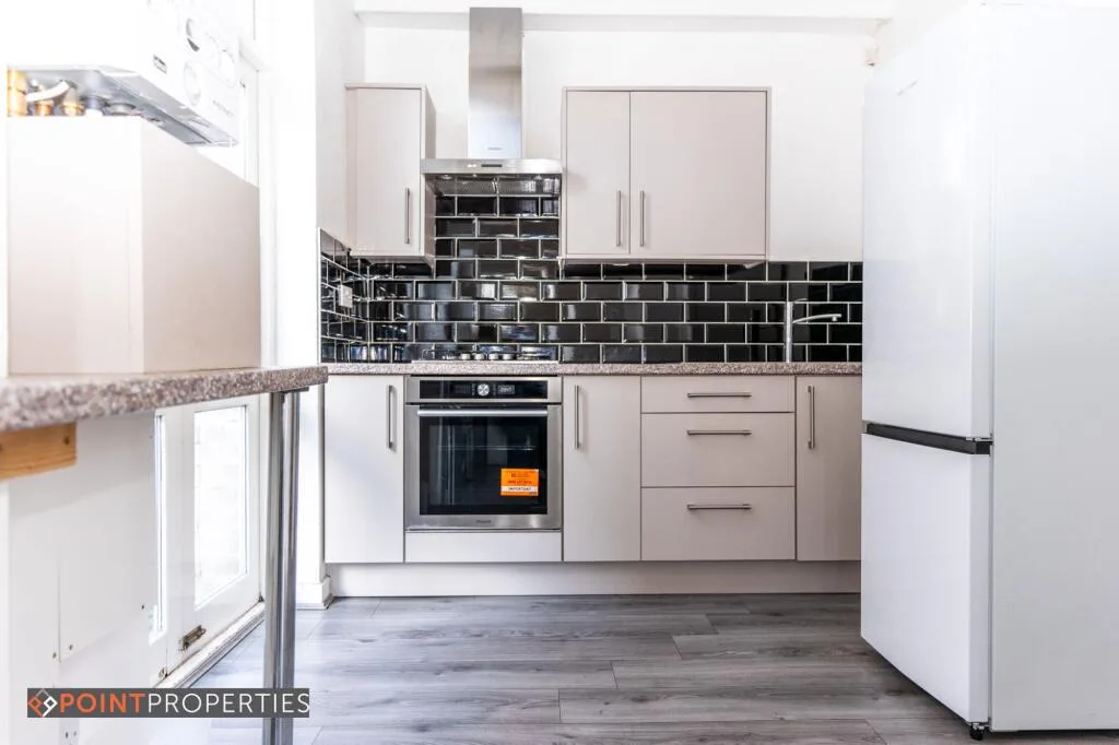 5 bedroom terraced house for rent