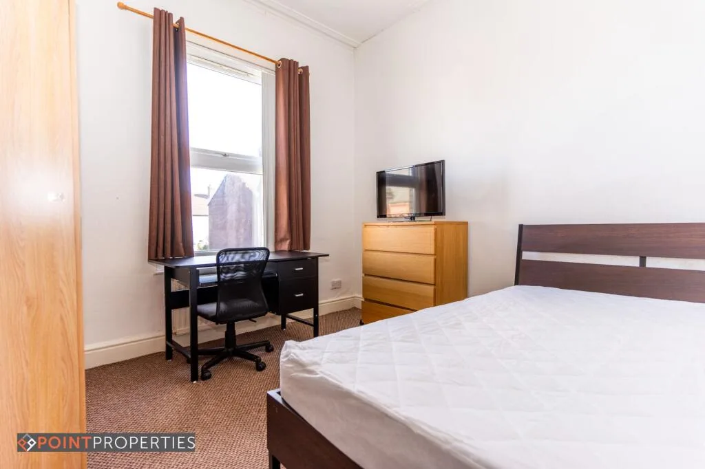 5 bedroom terraced house for rent