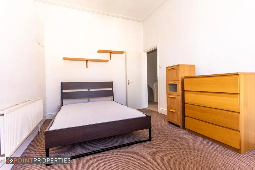 5 bedroom terraced house for rent