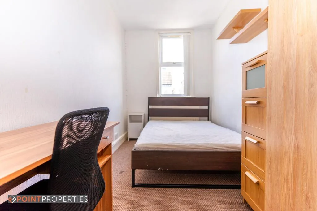 5 bedroom terraced house for rent