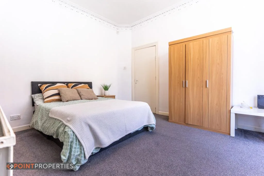 5 bedroom terraced house for rent