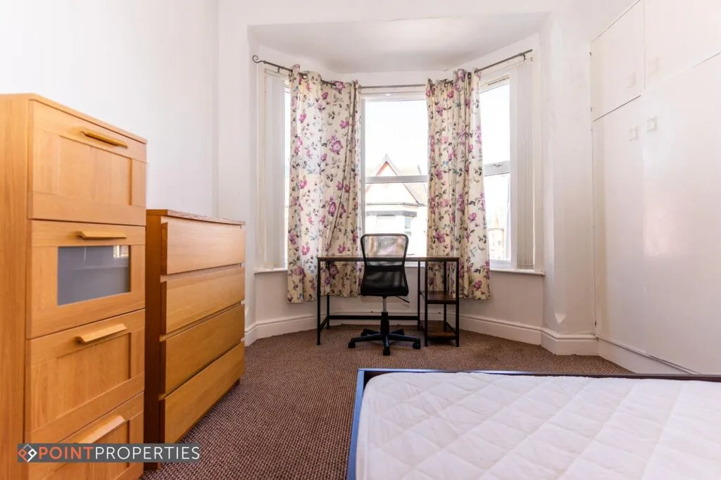 5 bedroom terraced house for rent