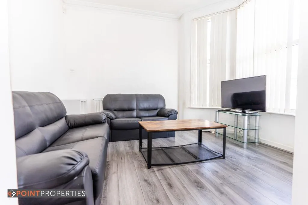5 bedroom terraced house for rent