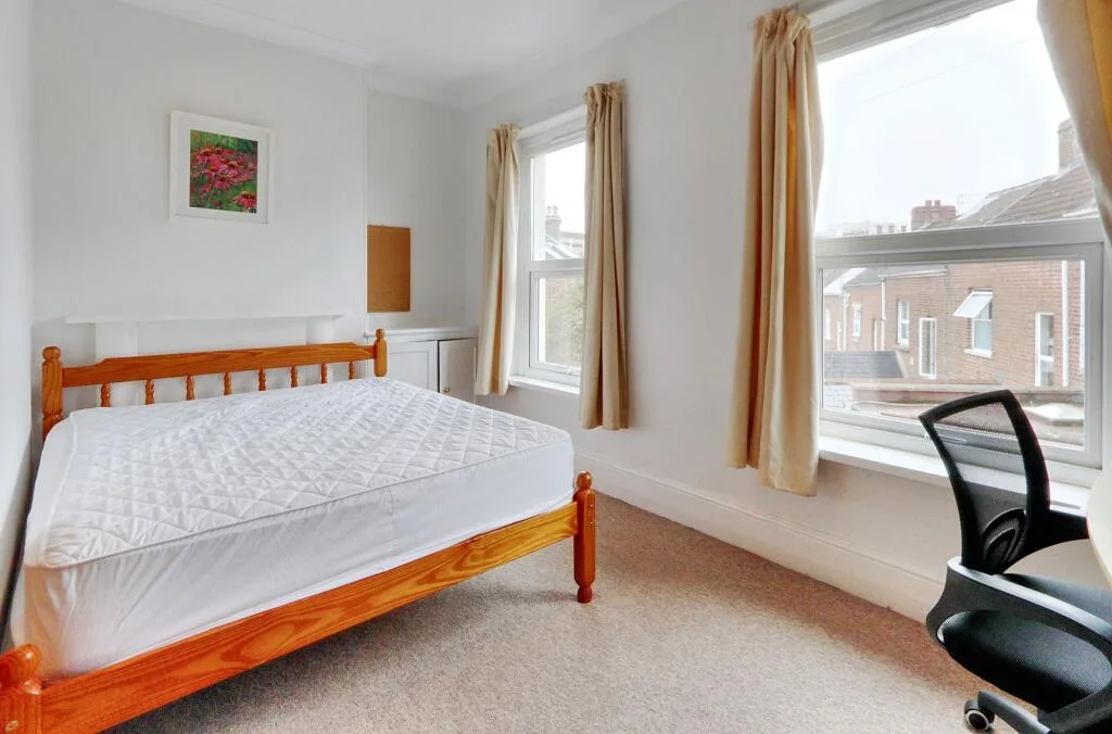 3 bedroom end of terrace house for rent