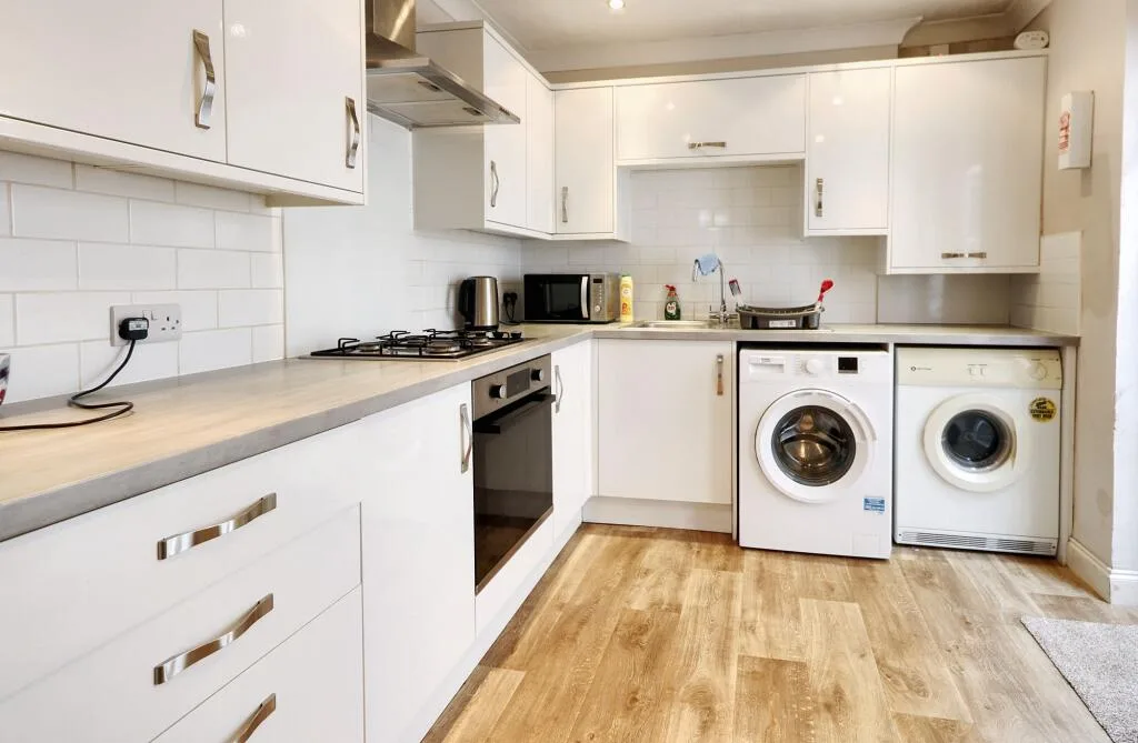 3 bedroom end of terrace house for rent
