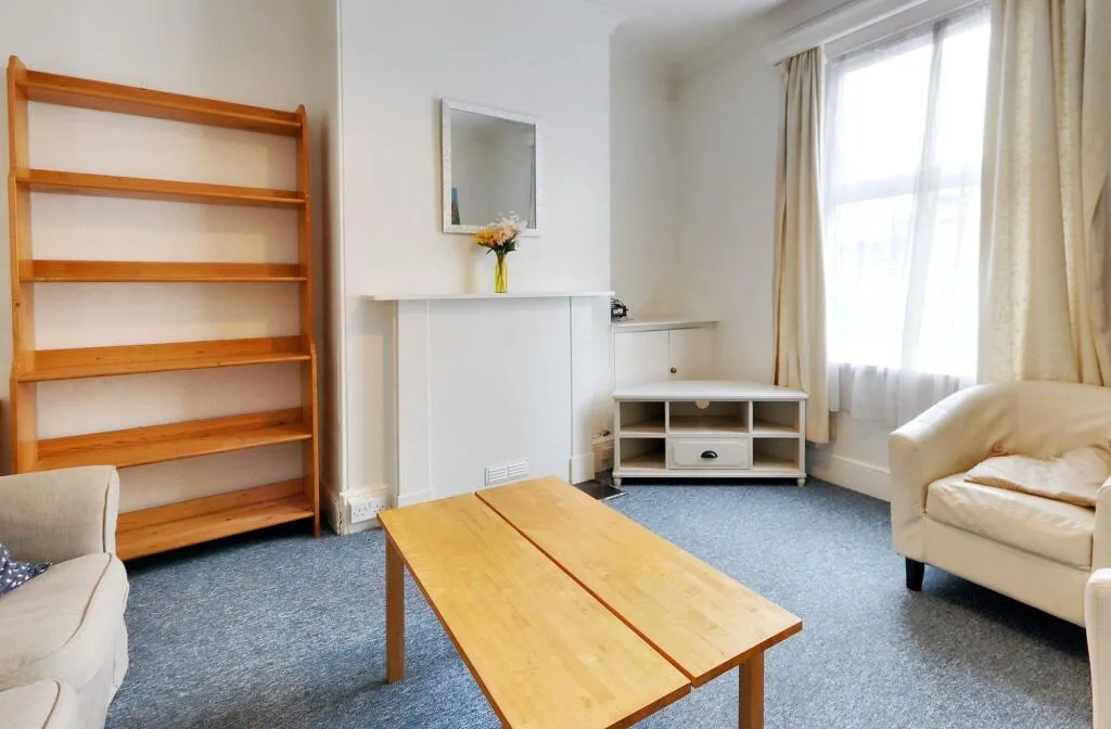 3 bedroom end of terrace house for rent