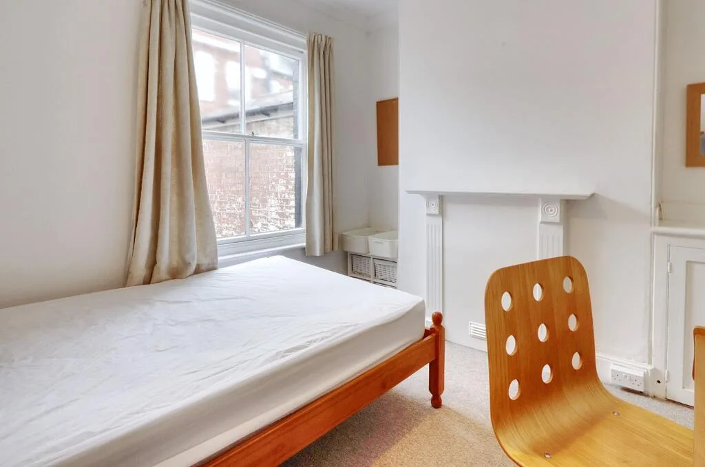 3 bedroom end of terrace house for rent