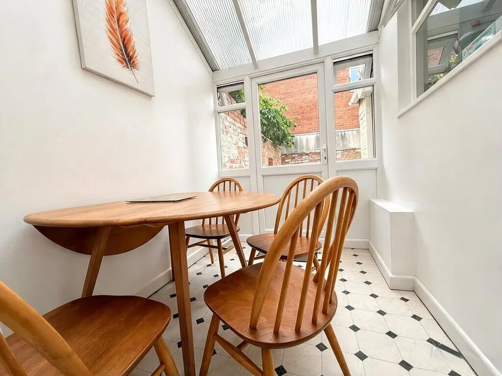 4 bedroom end of terrace house for rent