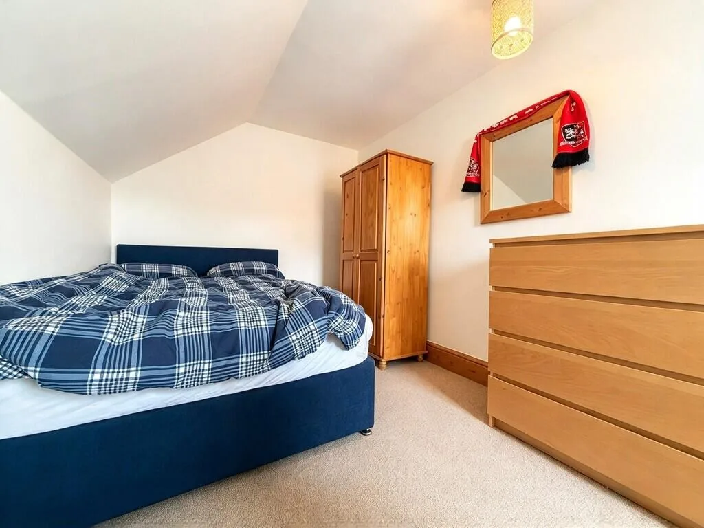 4 bedroom end of terrace house for rent