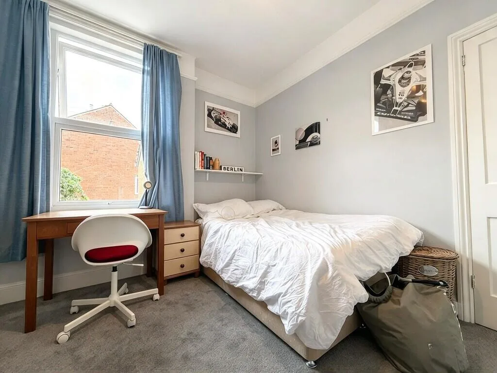 4 bedroom end of terrace house for rent