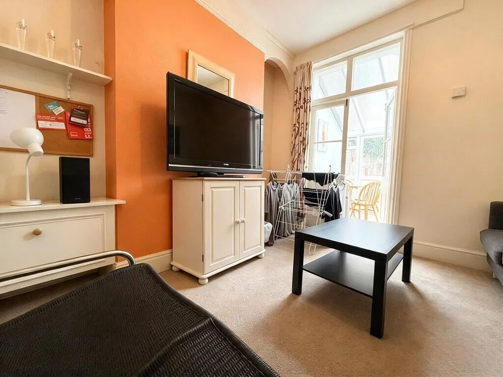 4 bedroom end of terrace house for rent