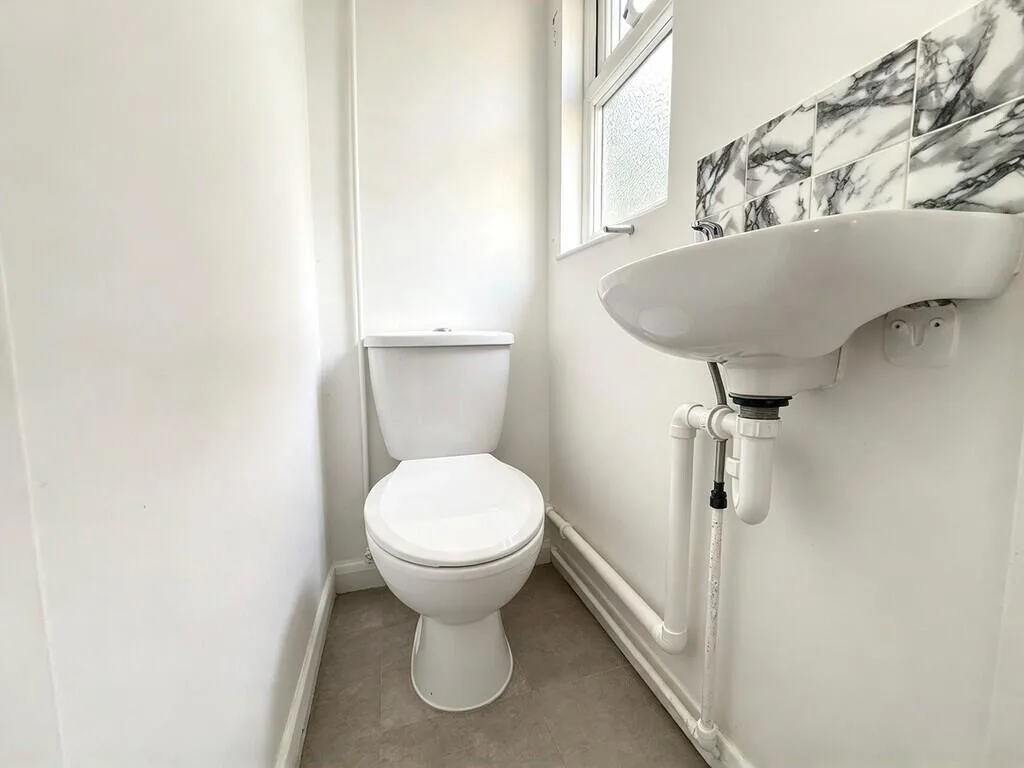 4 bedroom end of terrace house for rent