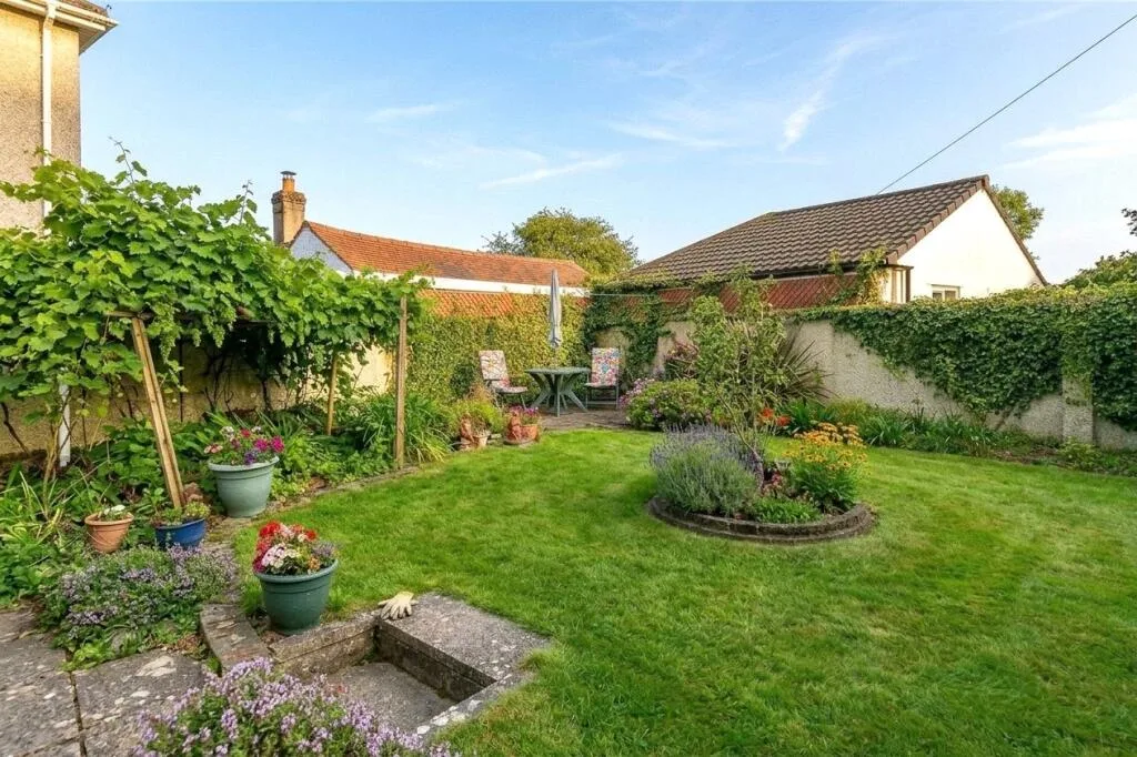 6 bedroom detached house for rent