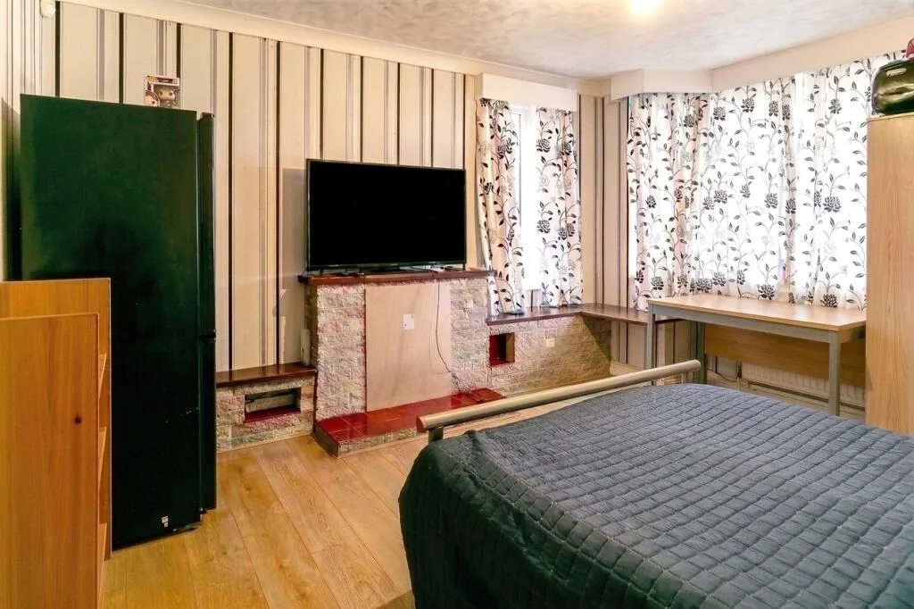 6 bedroom detached house for rent