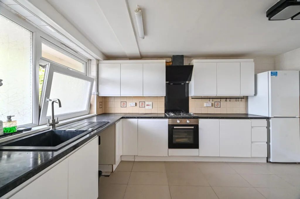 4 bedroom flat for rent
