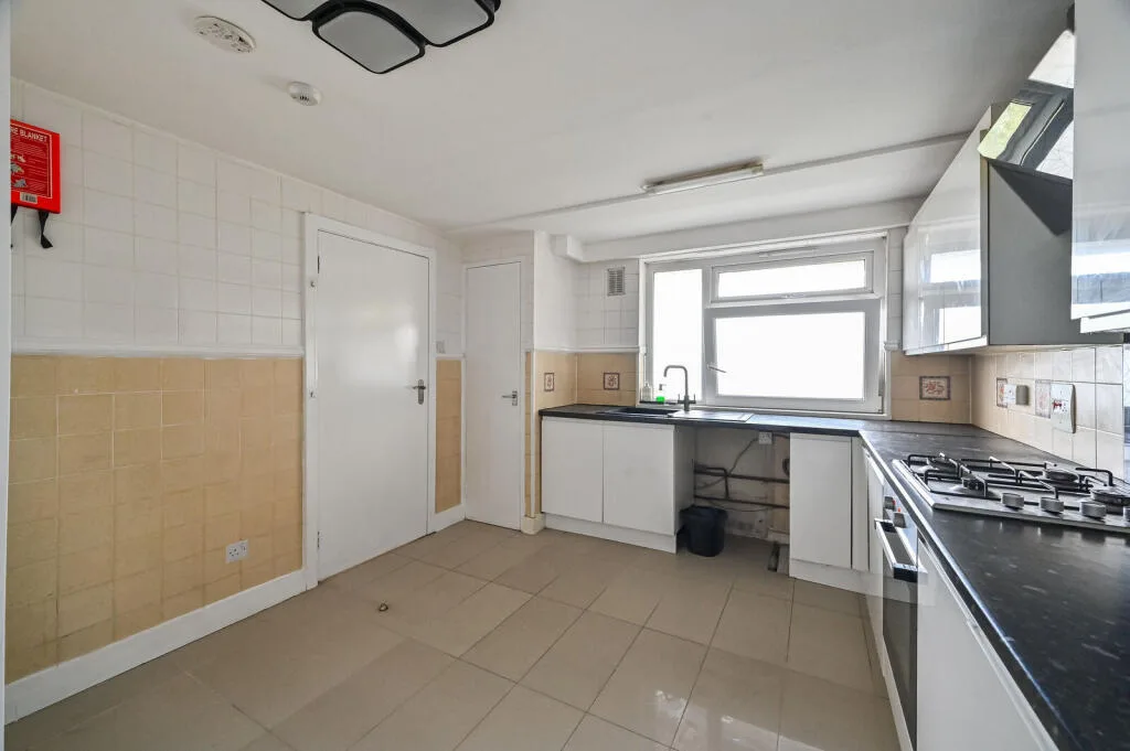4 bedroom flat for rent