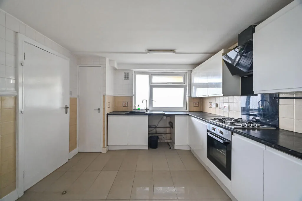4 bedroom flat for rent