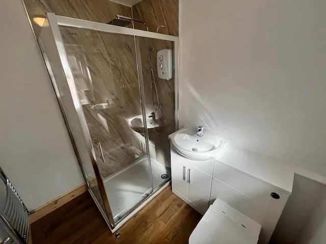 2 bedroom end of terrace house for rent