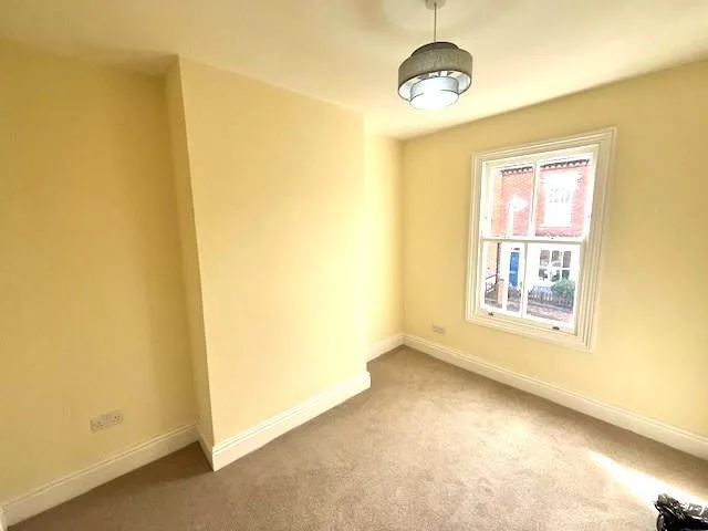 2 bedroom end of terrace house for rent