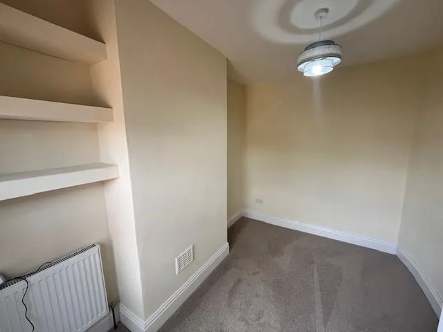 2 bedroom end of terrace house for rent