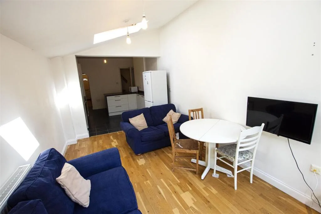 4 bedroom terraced house for rent
