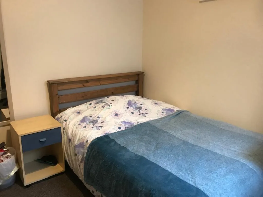 6 bedroom house for rent