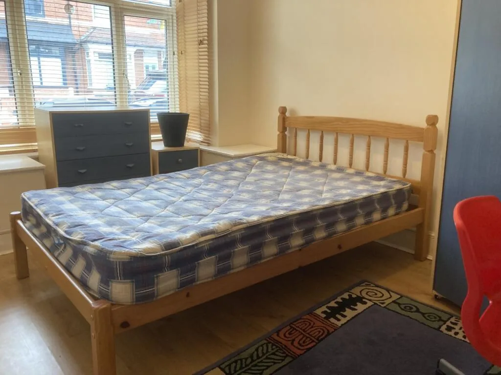 6 bedroom house for rent