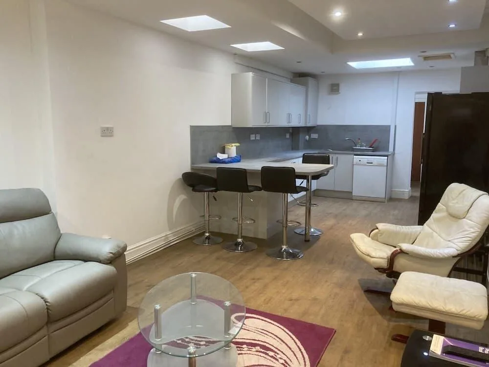 6 bedroom house for rent