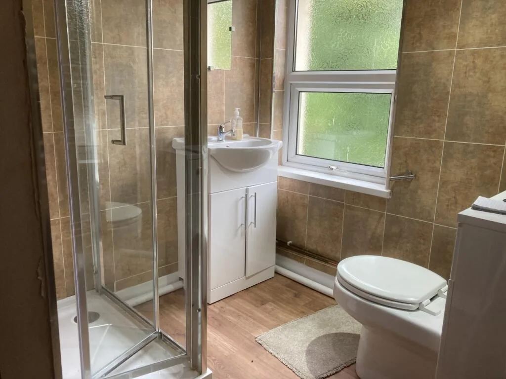 6 bedroom house for rent
