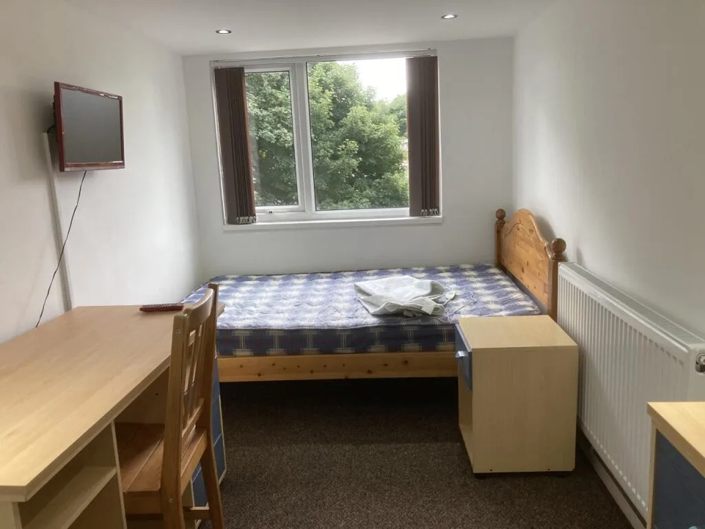6 bedroom house for rent