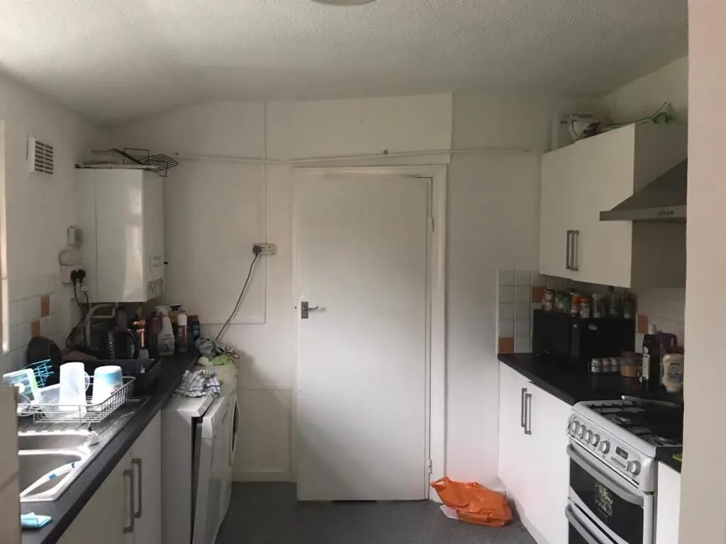 6 bedroom semi-detached house for rent