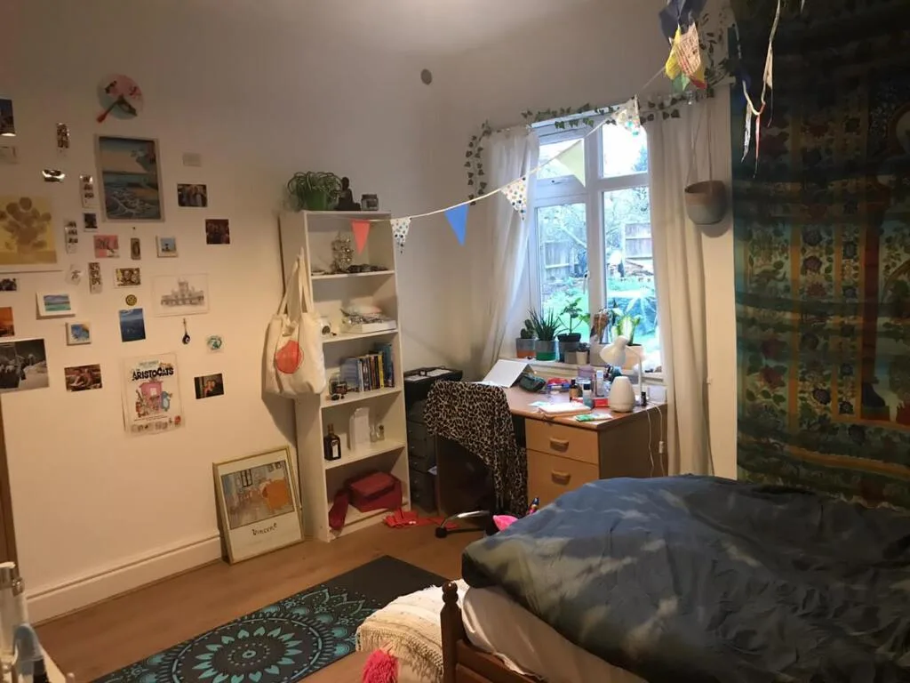 6 bedroom semi-detached house for rent