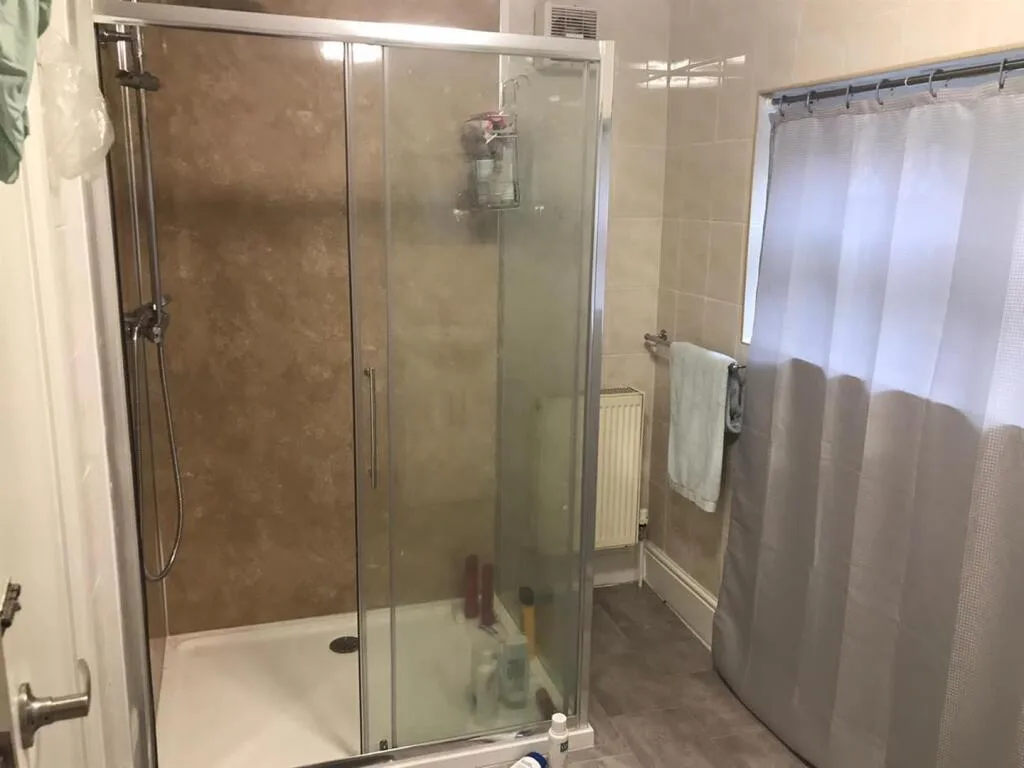 6 bedroom semi-detached house for rent