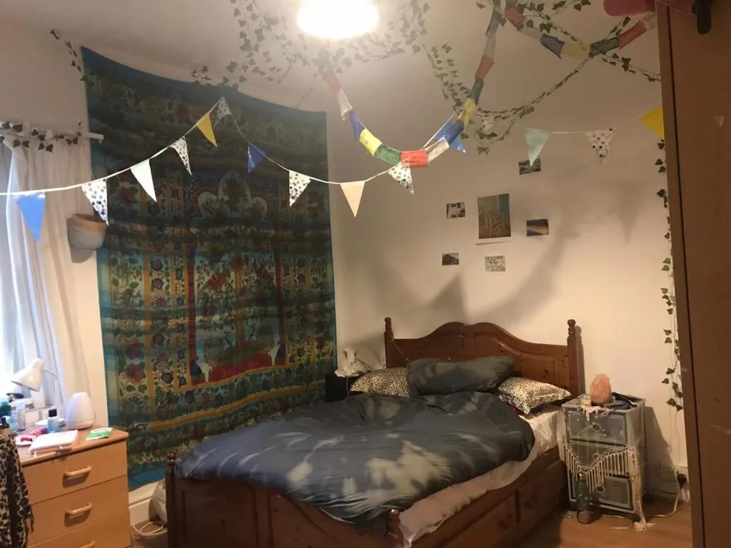 6 bedroom semi-detached house for rent