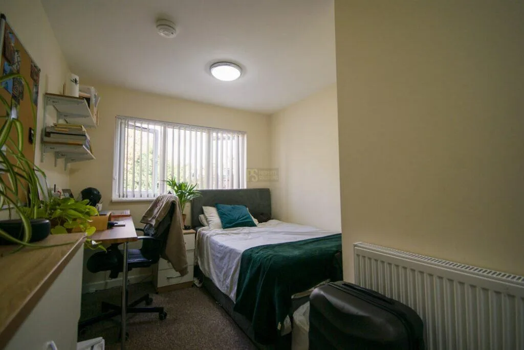 9 bedroom terraced house for rent