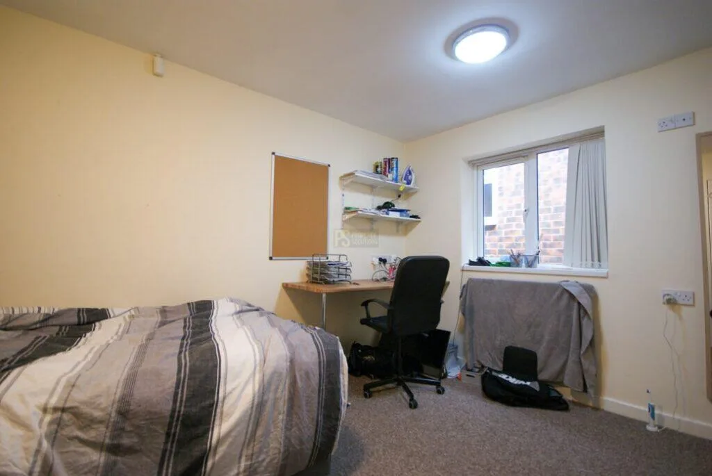 9 bedroom terraced house for rent