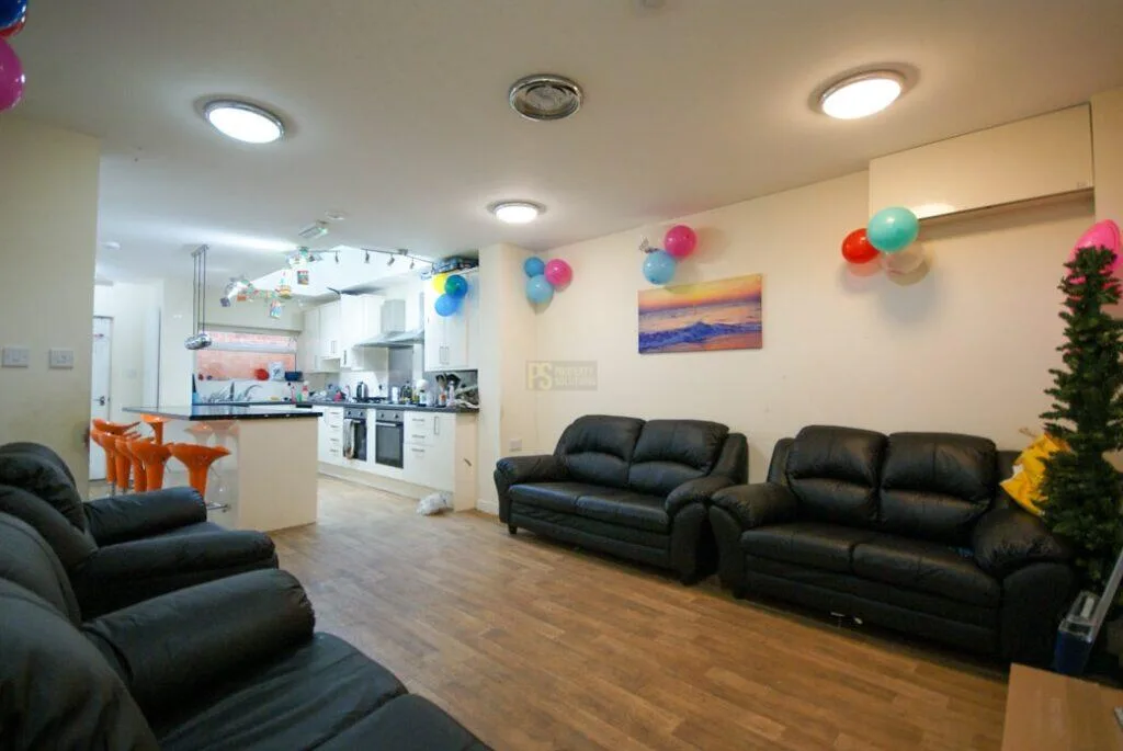 9 bedroom terraced house for rent
