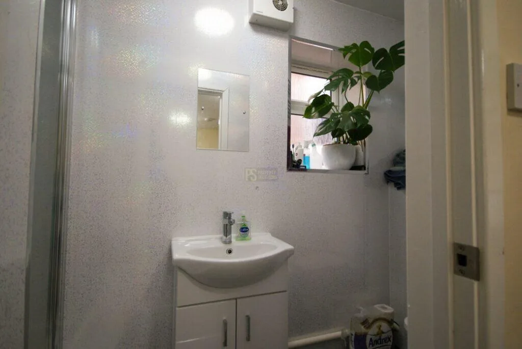 9 bedroom terraced house for rent