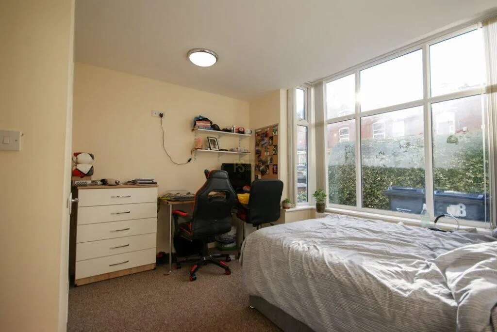 9 bedroom terraced house for rent