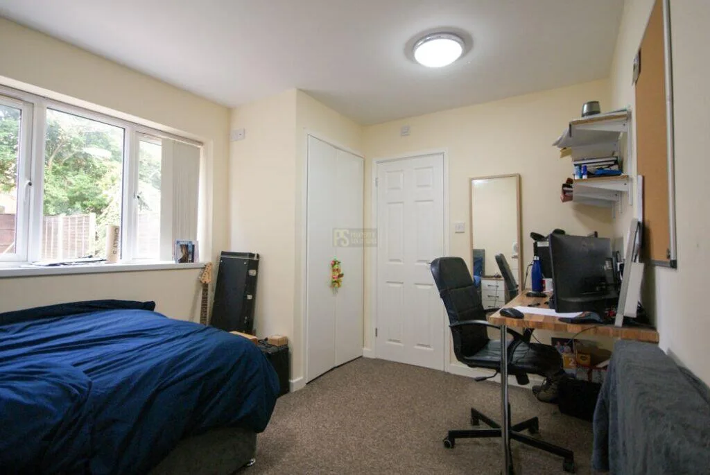 9 bedroom terraced house for rent