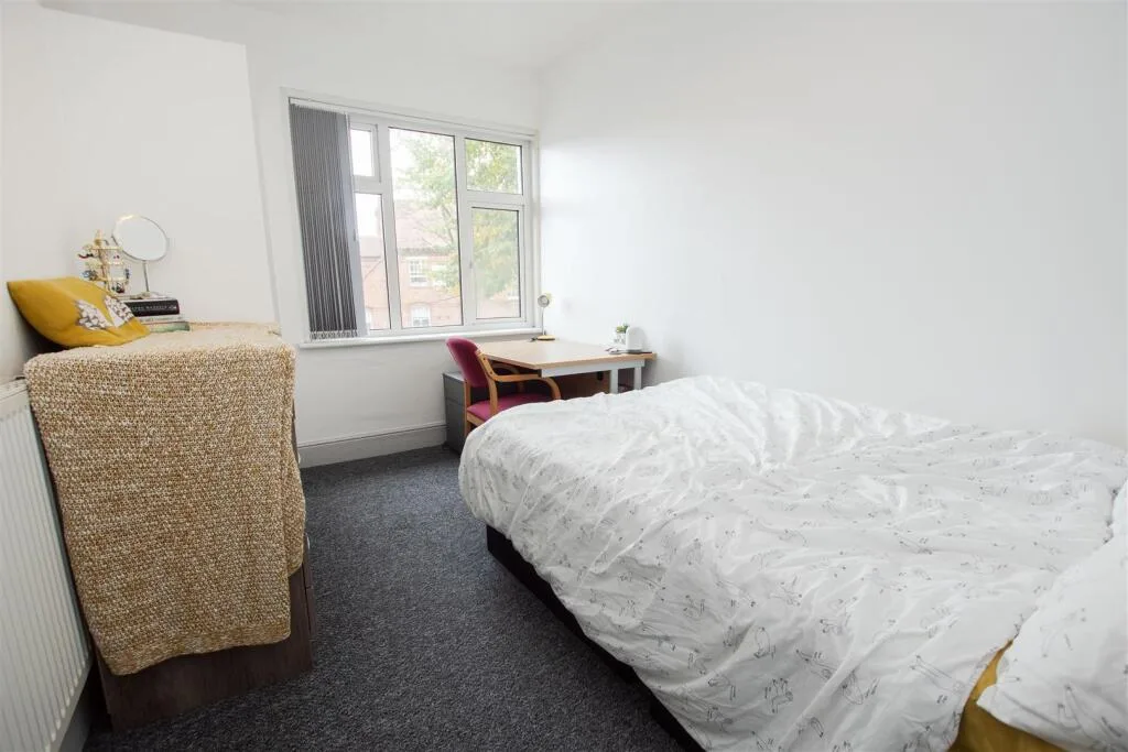 6 bedroom house for rent