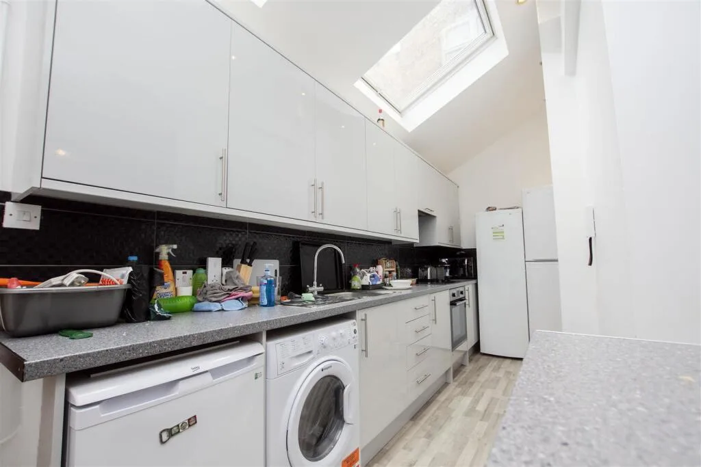 6 bedroom house for rent