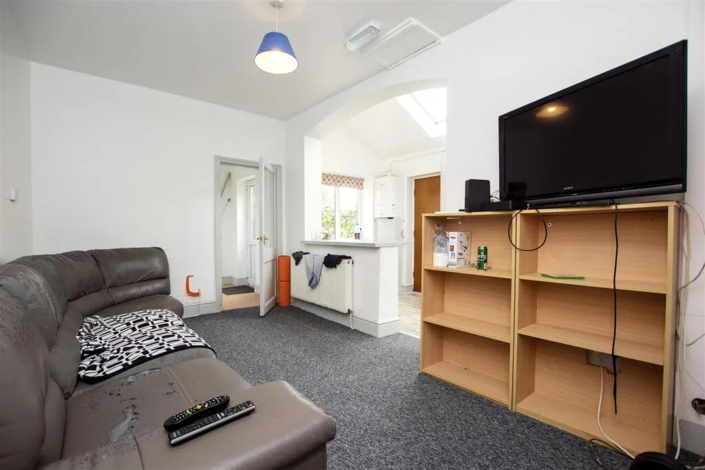 6 bedroom house for rent