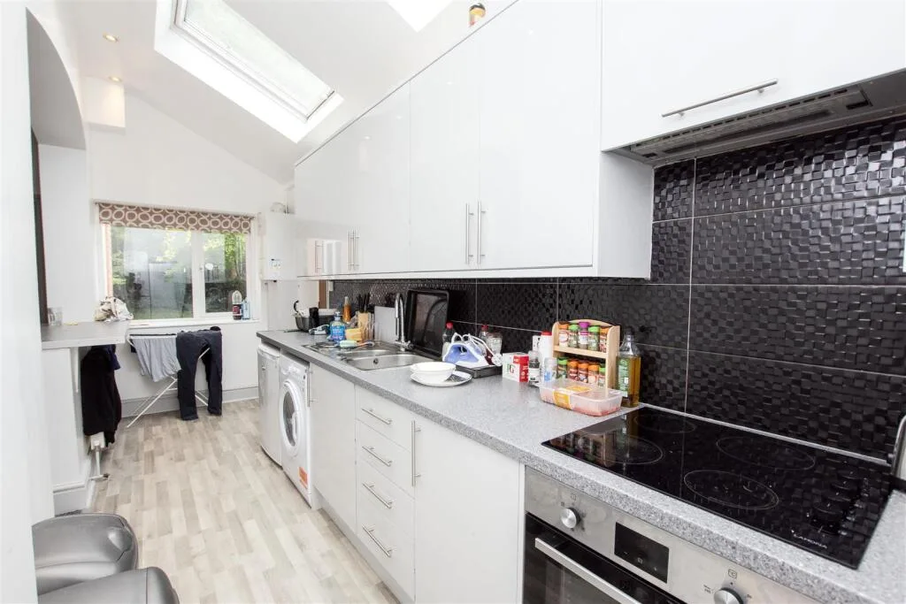 6 bedroom house for rent