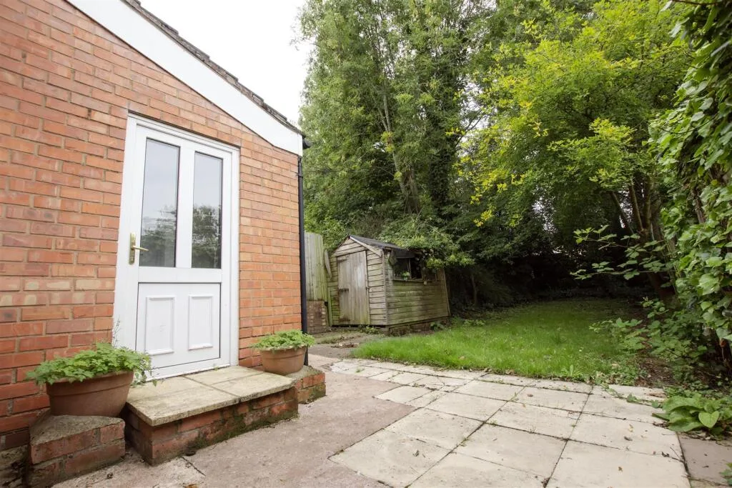 6 bedroom house for rent